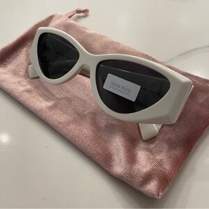 Miu Miu Logo sunglasses MU 06YS - White
